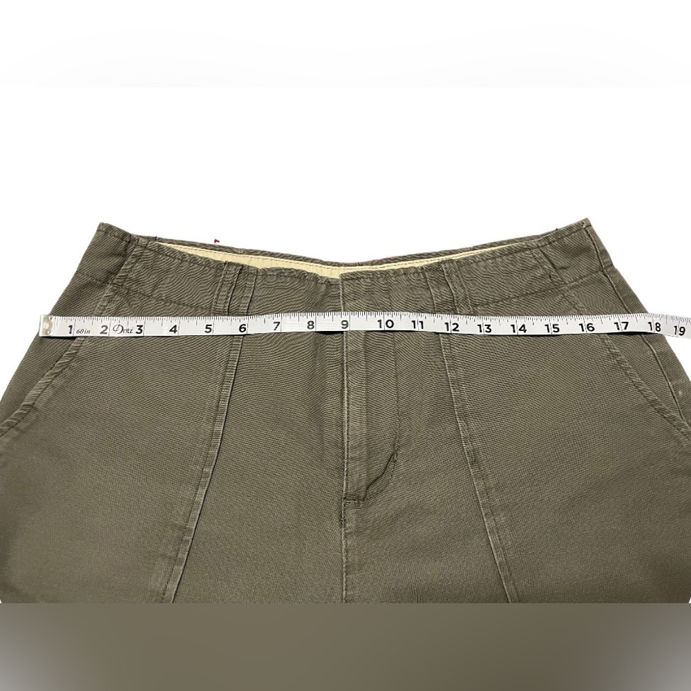 Calvin Klein Shorts, Size 10 Color: Green military - Picture 5 of 8